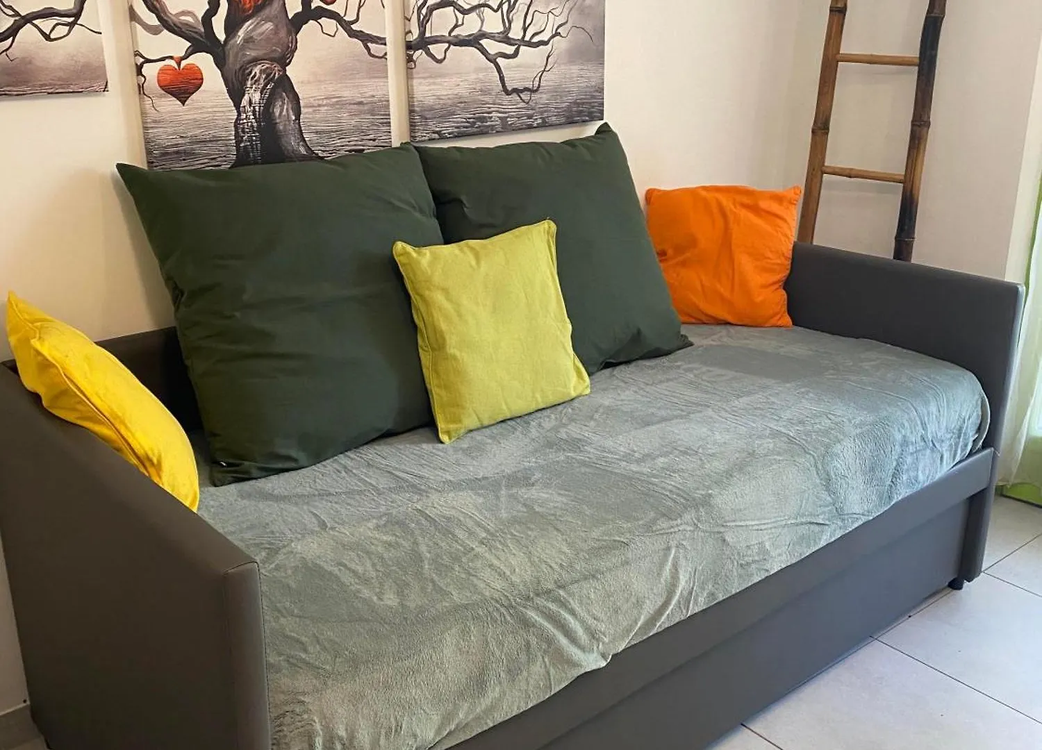 Apartment Ravissant Studio Au Centre Ville De Cuges Les Pin Proche Marseille, Aix, Toulon, Plages
